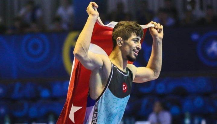 Milli güreşçi Kerem Kamal, dünya şampiyonu!
