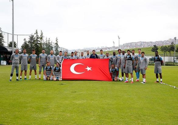 Trabzonspor'da futbolcular 19 Mayıs Atatürk'ü Anma, Gençlik ve Spor Bayramı'nı kutladı