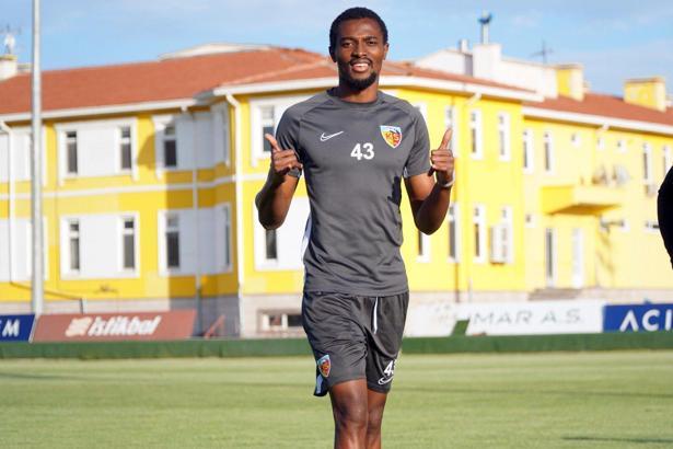 SON DAKİKA! Bernard Mensah elden kaçıyor! Fenerbahçe ve Beşiktaş'a kötü haber