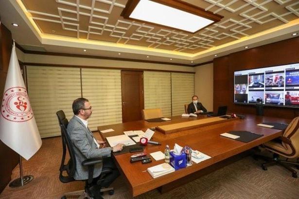 Bakan Kasapoğlu, Düzceli antrenörlerle görüştü