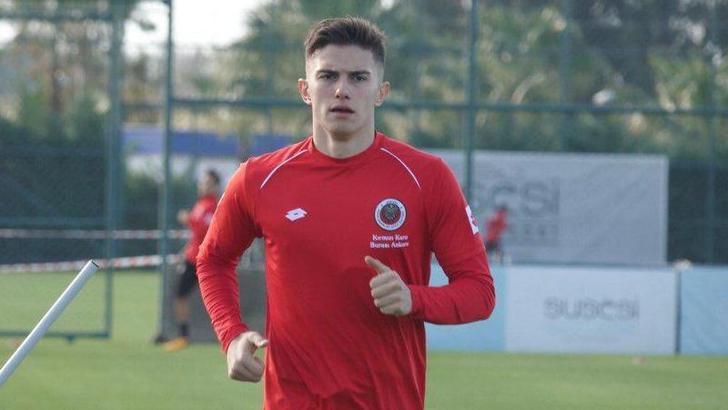 Fenerbahçe'den Berat Özdemir için 2 milyon Euro