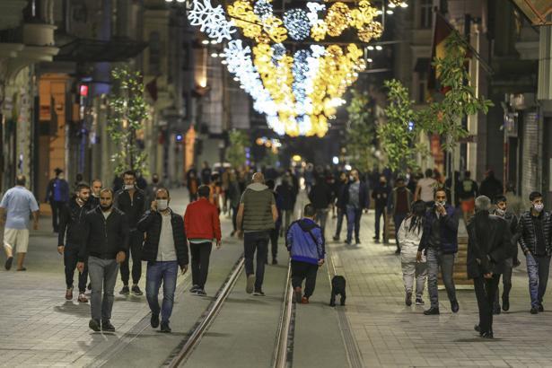 Yasak bitti, İstiklal Caddesi doldu, taştı