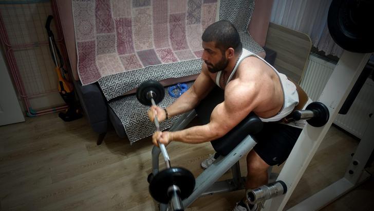 Semih Topcu, dünya şampiyonalarına evinde hazırlanıyor