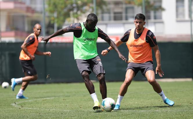 Alanyaspor, günün ilk antrenmanını tamamladı