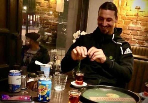 Zlatan Ibrahimovic Türk restoranında iftar sofrasında