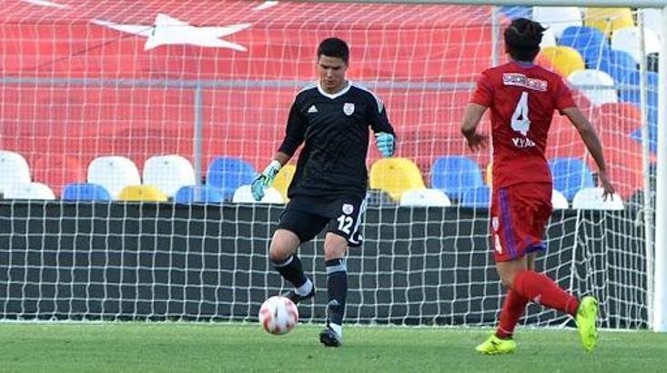 Altınordu'nun genç kalecisi Ali Emre Yanar'dan