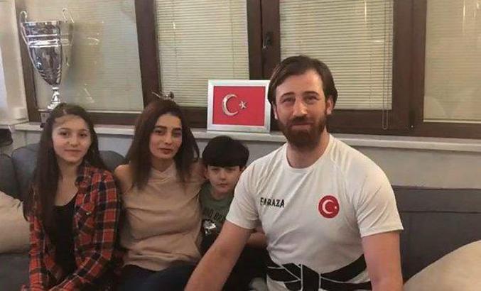 Milli karateci Enes Erkan ailesiyle evde spor yaparak zinde kalıyor
