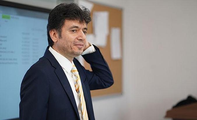 Corona virüsü yenen profesör kalp krizi sonucu yaşamını yitirdi