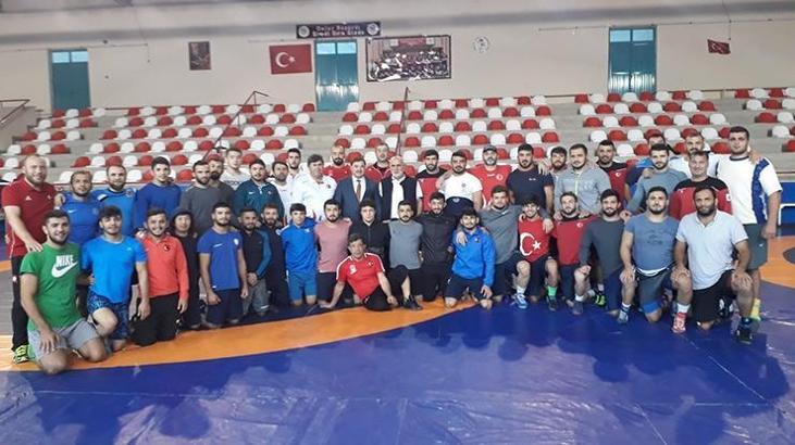 Musa Aydın, Serbest Milli Takımı'nı ziyaret etti