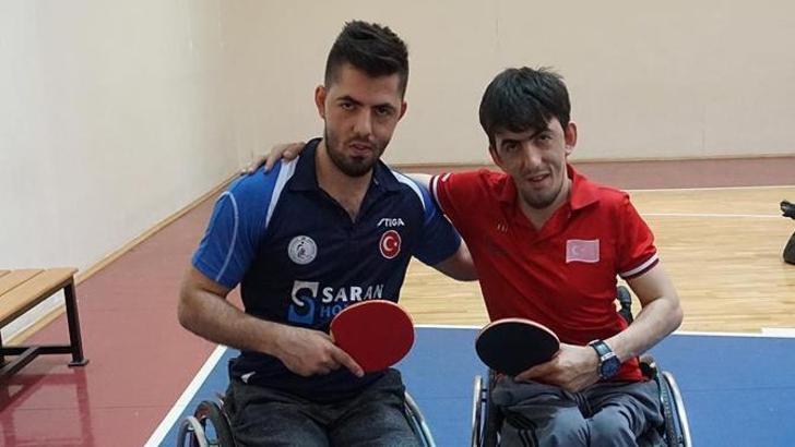 Abdullah ve Ali Öztürk kardeşler çalışmalarını evlerinde sürdürüyor