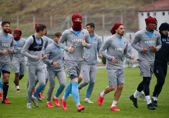 SON DAKİKA! Trabzonspor sahaya iniyor