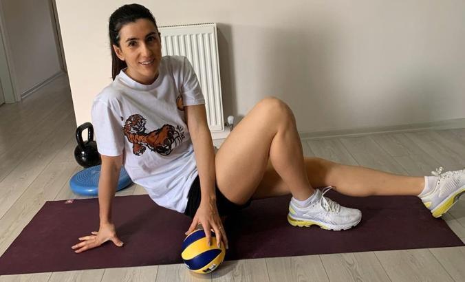 Eczacıbaşı VitrA oyuncusu Merve Dalbeler Aslan,