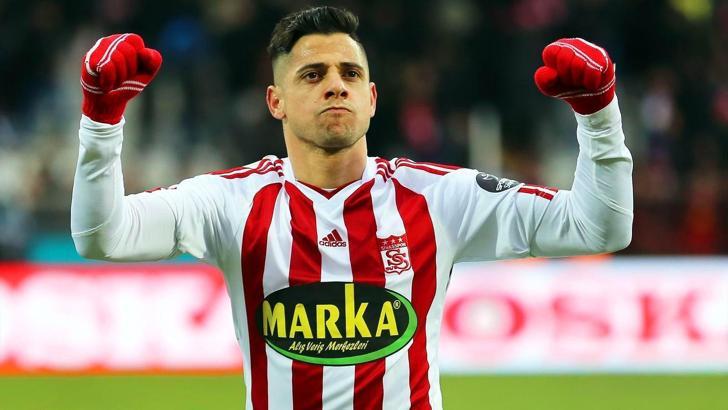 Cicinho, Sivasspor'dan teklif aldığını açıkladı
