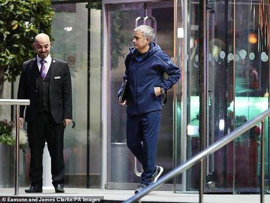Jose Mourinho otele dünya para ödüyor!