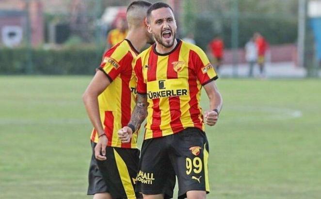 Napoleoni Göztepe'de kalmak istiyor