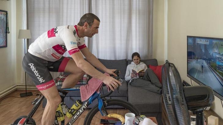 Volkan Kurdoğlu evde pedallamaya devam ediyor
