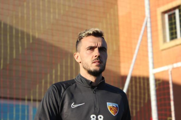 Gustavo Campanharo'yu eşi tıraş etti