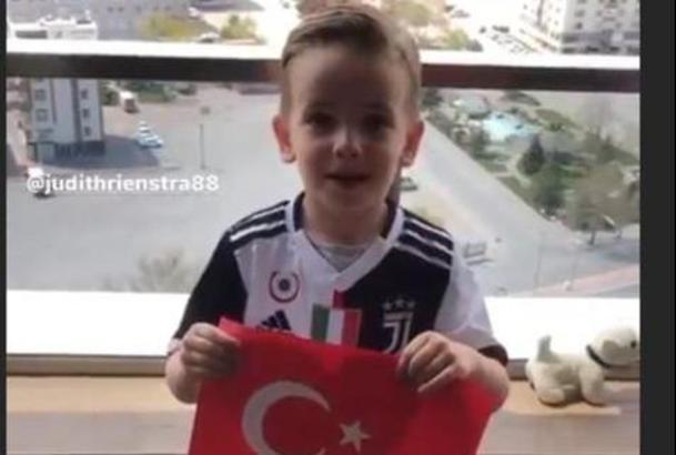 Campanharo ve Ben Rienstra'nın çocukları da 23 Nisan coşkusuna ortak oldu