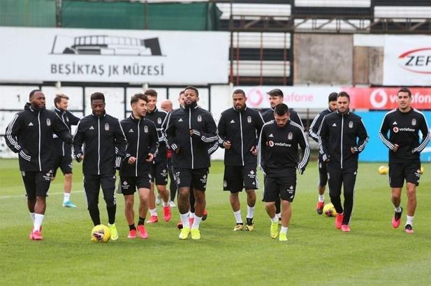 Beşiktaş'ta yabancı futbolcular dönüyor antrenman başlıyor!
