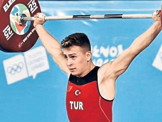 Caner Toptaş'tan gümüş madalya