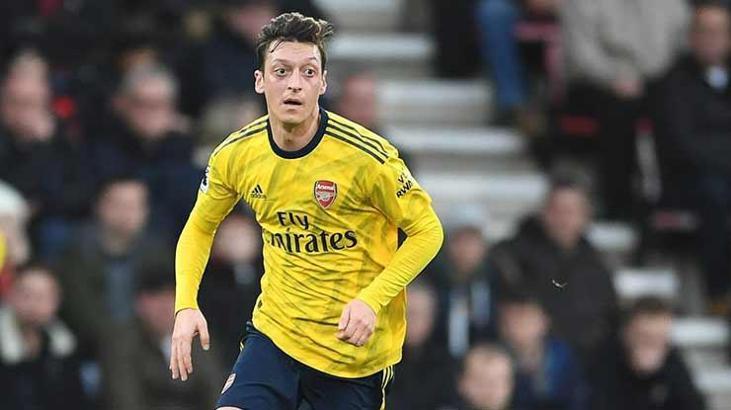 Mesut Özil Arsenal'de isyan çıkardı