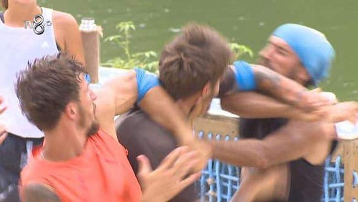 Survivor'da olay kavga! Barış ile Yasin birbirine girdi