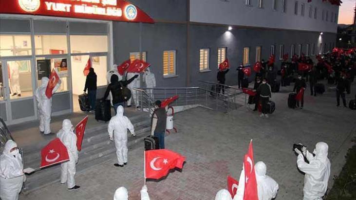 Kazakistan'dan getirilen 73 Türk vatandaşı Van'da yurda yerleştirildi