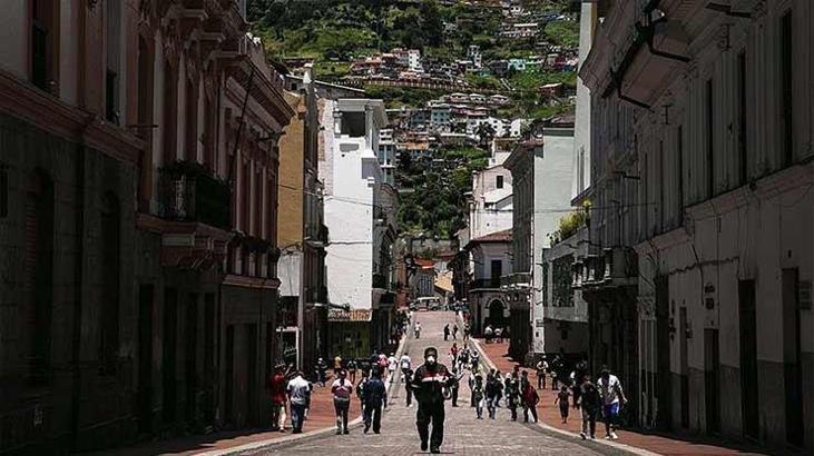Ekvador'da Corona virüsün merkez üssü Guayaquil'de ev ve hastanelerden 1424 ceset toplandı
