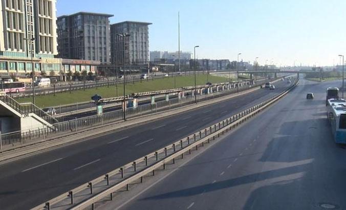 Sokağa çıkma yasağının ilk gününde İstanbul'da yollar boş kaldı
