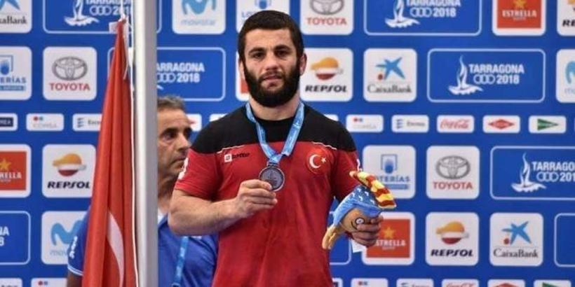 Şampiyon güreşçi Elçin Ali'nin mutlu günü