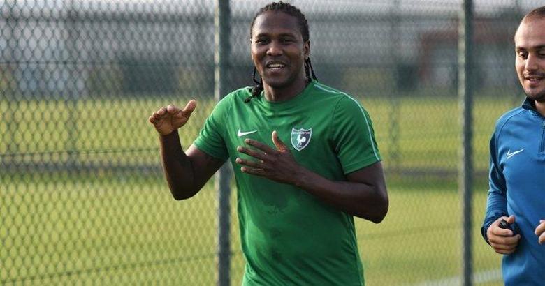 Denizlispor'un golcüsü Hugo Rodallega sıkı çalışıyor