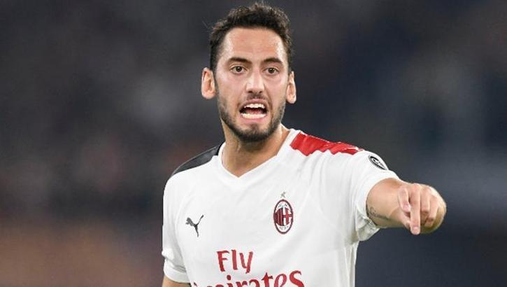Hakan Çalhanoğlu Bayer Leverkusen'e geri dönüyor!