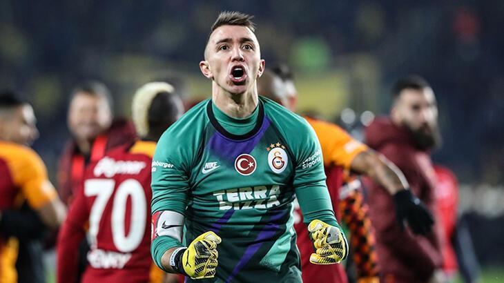 Galatasaray'dan Fernando Muslera'ya 4 yıllık yeni sözleşme! Maaşı düşüyor