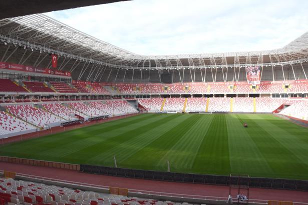 Yeni 4 Eylül Stadı Sivasspor-Fenerbahçe maçına hazırlanıyor