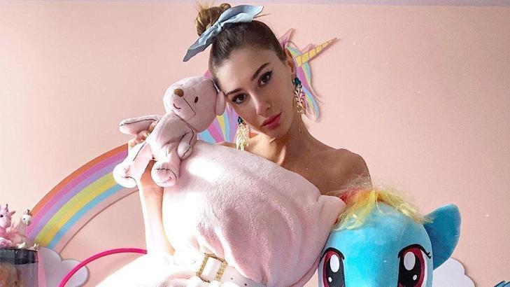 Şeyma Subaşı'dan Pillow Challange pozu