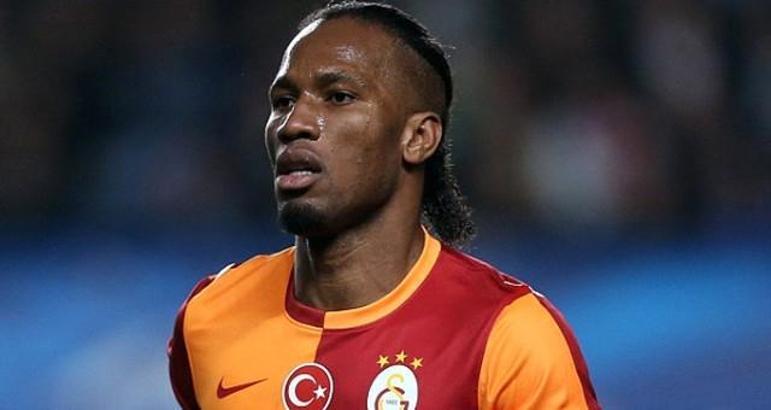 Didier Drogba Galatasaray şortunu giydi, 45 saniyede 122 mekik çekti