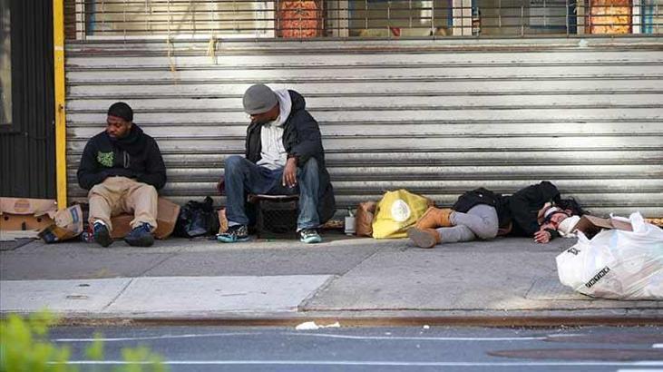 Corona virüs salgınının merkezi New York'ta evsizler hala sokaklarda