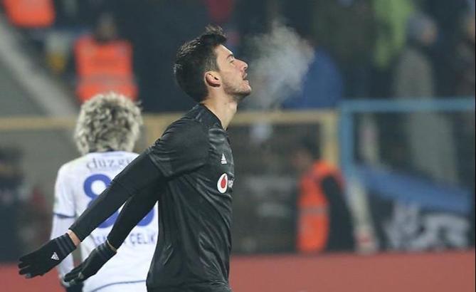Umut Nayir kalmak istiyor