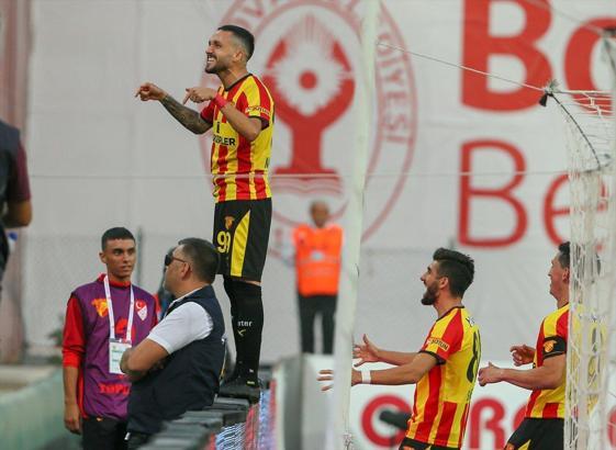 Göztepe'de görev adamı Napoleoni