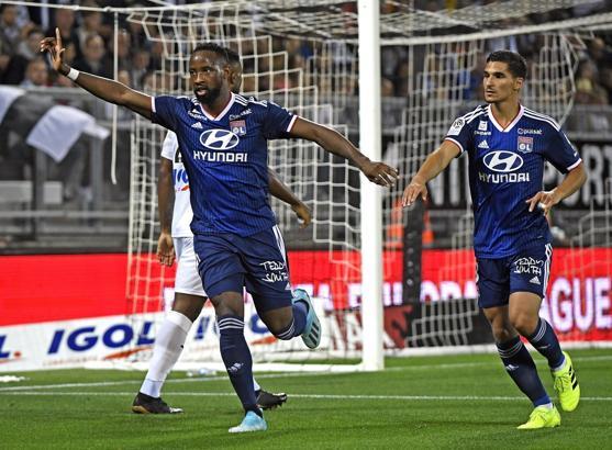 Premier Lig devleri, Lyon'un yıldızlarının peşinde