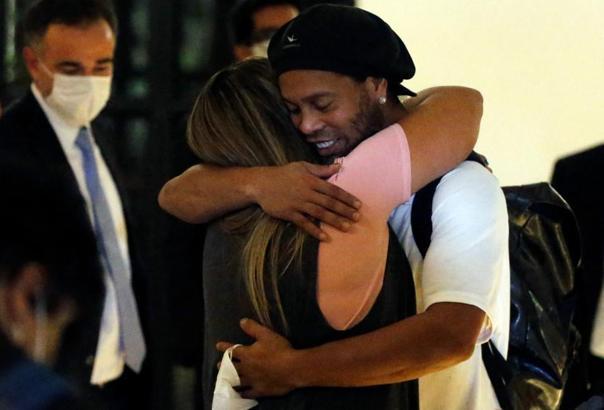 Ronaldinho'ya ev hapsi!
