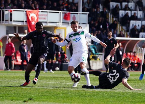 Bursaspor kan kaybetmeye devam ediyor