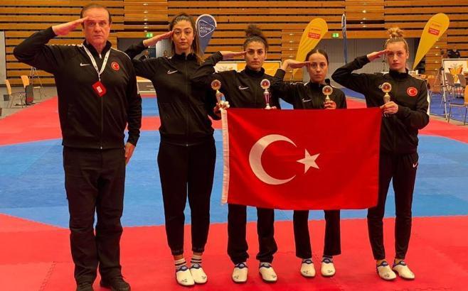 Milli tekvandocular madalyaları şehitlere adadı