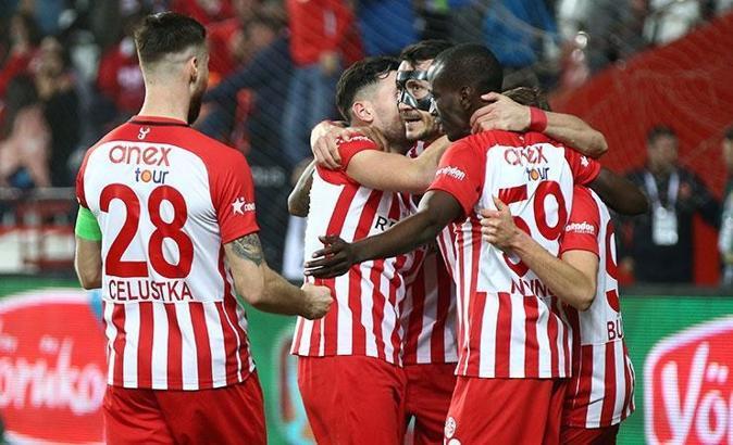 Antalyaspor son 6 maçta 12 puan aldı