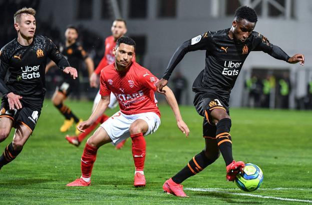 Nimes-Marsilya maçı sırasında bir kişi hayatını kaybetti