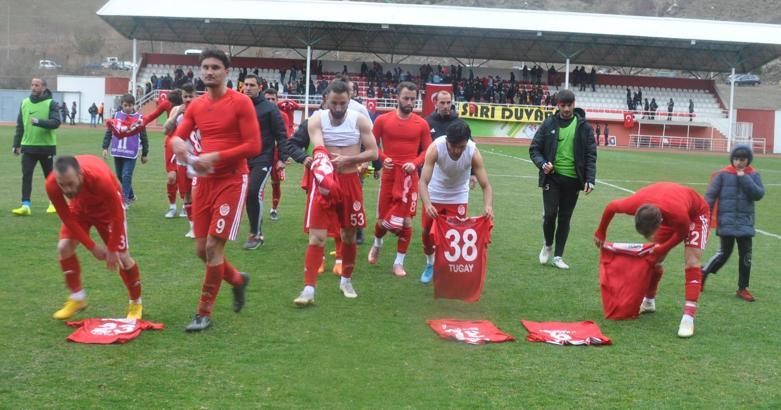 Gümüşhanesporlu futbolculardan formalı protesto