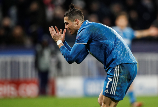 Bizimkiler Cristiano Ronaldo'ya acımadı!
