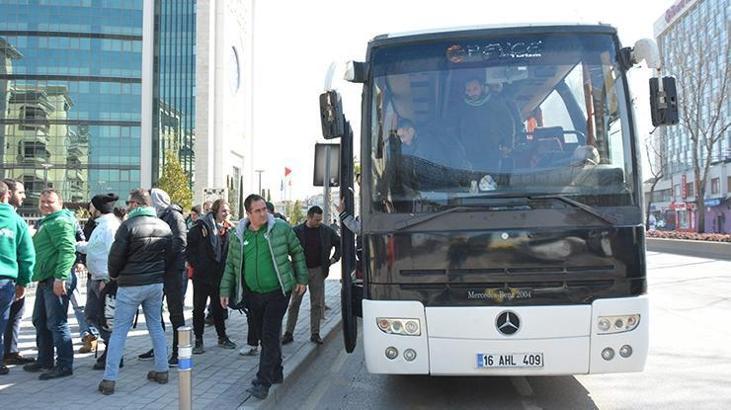 Bursaspor taraftarları kaza yaptıkları otobüsle geri döndü
