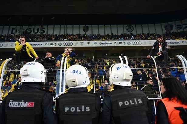 SON DAKİKA! Ersun Yanal'a büyük tepki! Takım otobüsüne saldırı...