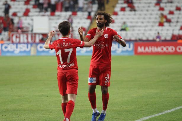 Antalyaspor'da Sangare dönüyor